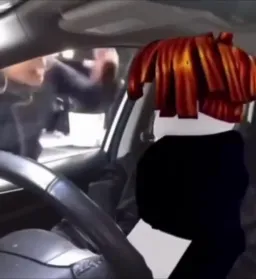 بیکن در حال توجه نکردن به زن