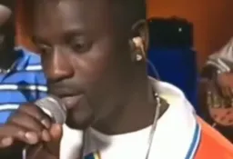 خوانندگی مرد سیاه پوست