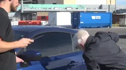به آمبولانس زنگ بزن به آمبولانس زنگ بزن، البته نه برای من