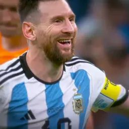 Honest reaction by Messi and Ronaldo