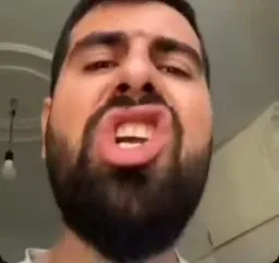 مرد در حال فش دادن ( سانسور شده)