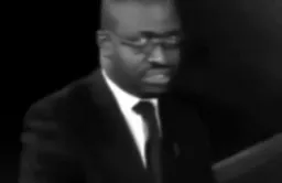 تعجب مرد سیاه پوست 