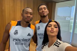 kim kardashion next to blingham and daivid alaba