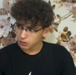 Boy shouked after see phone's screen