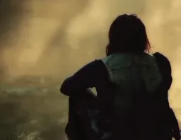 دریل دریسکون ناراحت کنار دریا