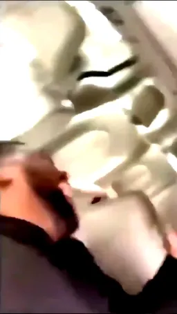مرد درحال خندیدن
