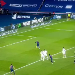 واکنش صادقانه امباپه با مو های آبی