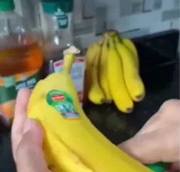 اشاباه پوست گرفتن موز