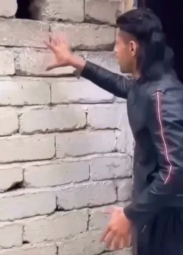 مرد در حال انگلیسی صحبت کردن نامفهوم