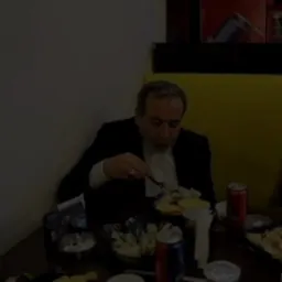 واکنش صادقانه عراقچی در حال خوردن غذا