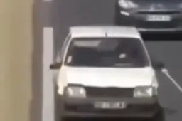 نابینا درحال رانندگی