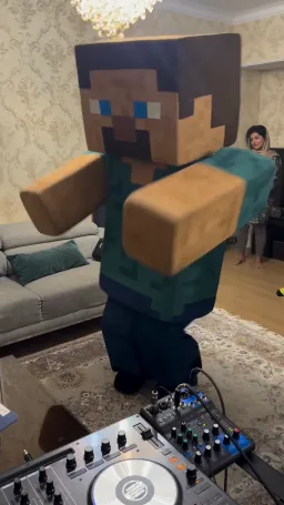 Iranian Minecraft Steve dancing