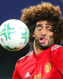 برخورد توپ به صورت فلینی