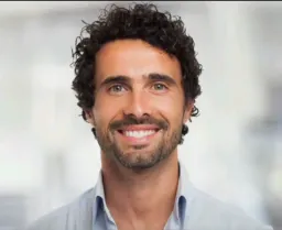 واکنش صادقانه ی مرد با لبخند