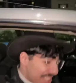 آواز خوندن ریل بویزس در ماشین