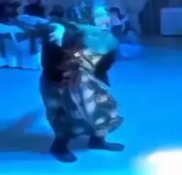 مادربزرگ رقصان