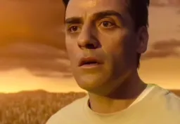 مایک متعجب در منظره طلوع خورشید