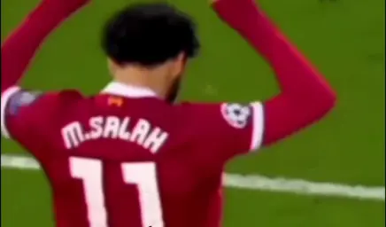 Muhammad Salah rasing hands up