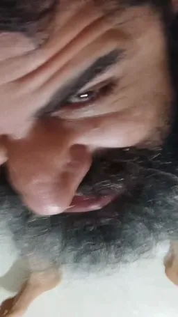 من یه نهنگ عظیم الجثه‌ام