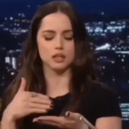 Comparison of Ana de Armas and Thomas shelby to hugging a friend