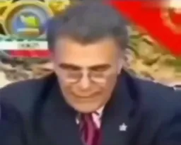 یه گاوی هست، یه آدمیه که مثل گاو میمونه