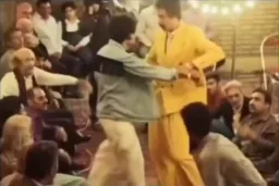 بهرام افشاری و مرد در حال رقصیدن